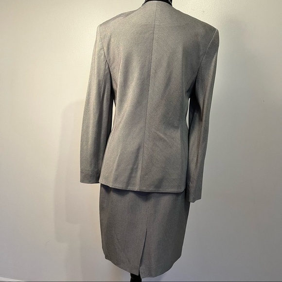 Vintage Yansi Fugel 2-piece suit, classy, front button closure. Size 6 - Picture 5 of 10